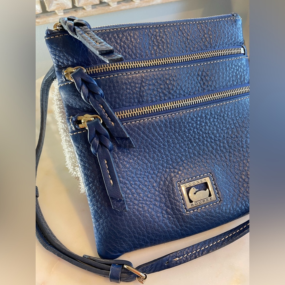 DOONEY & BOURKE PEBBLE GRAIN CROSSBODY - Picture 2 of 7